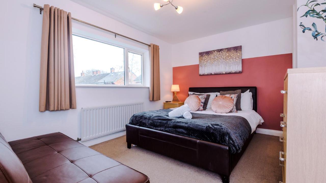 Newhall Road - 4 Bedroom Chester Home - Parking Wervin Экстерьер фото