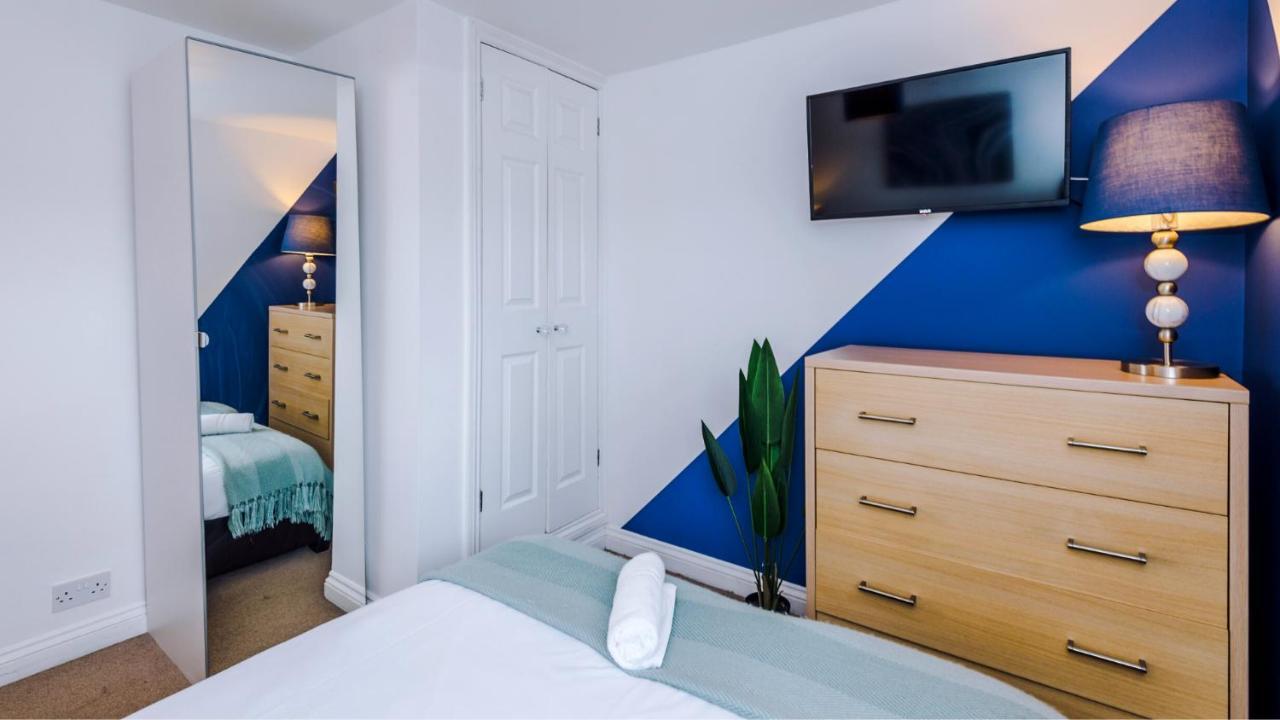 Newhall Road - 4 Bedroom Chester Home - Parking Wervin Экстерьер фото