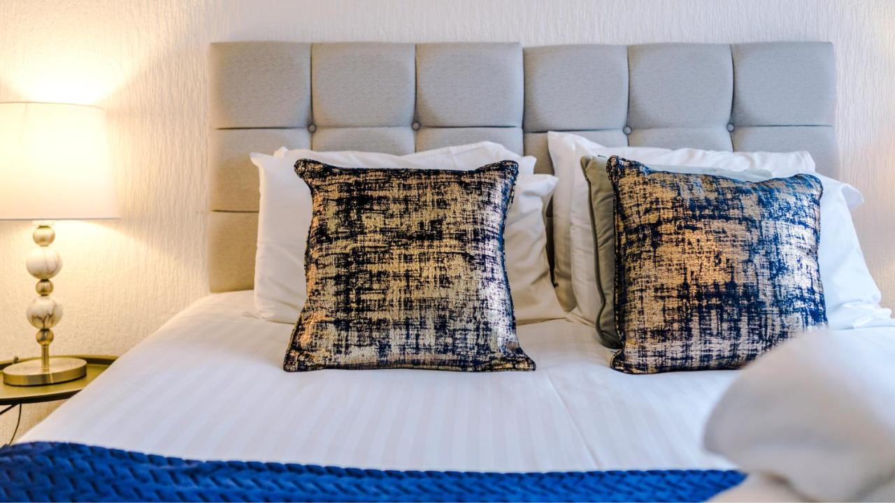 Newhall Road - 4 Bedroom Chester Home - Parking Wervin Экстерьер фото