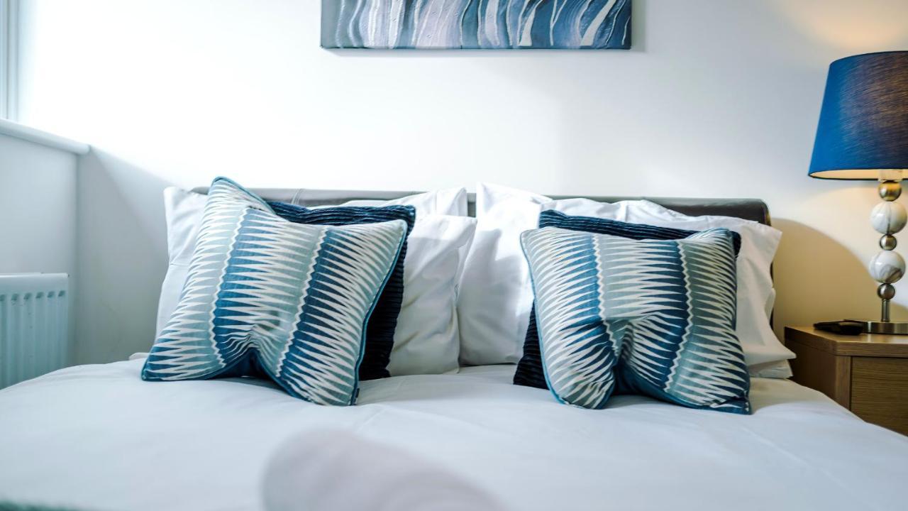 Newhall Road - 4 Bedroom Chester Home - Parking Wervin Экстерьер фото