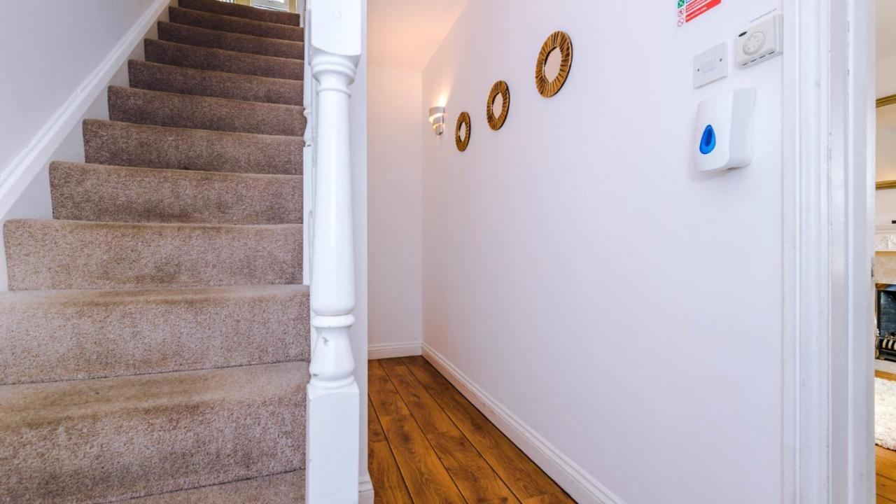 Newhall Road - 4 Bedroom Chester Home - Parking Wervin Экстерьер фото