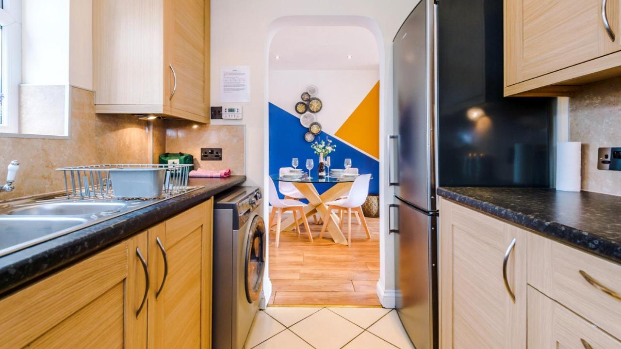 Newhall Road - 4 Bedroom Chester Home - Parking Wervin Экстерьер фото