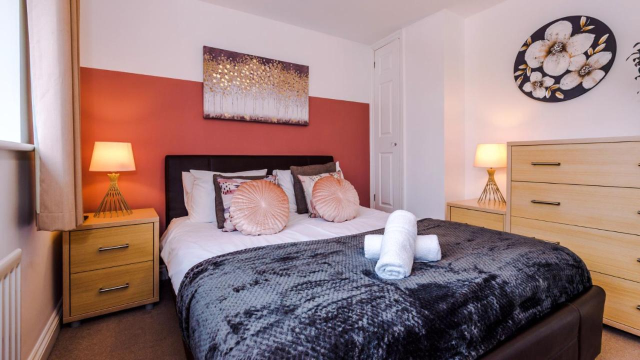 Newhall Road - 4 Bedroom Chester Home - Parking Wervin Экстерьер фото