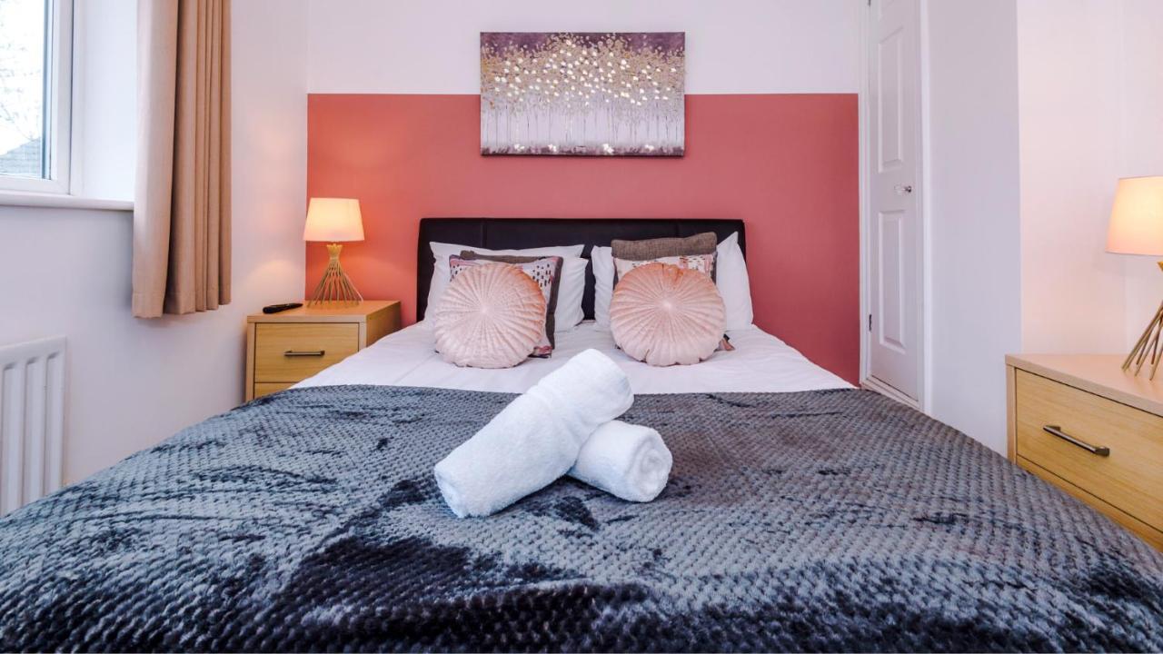 Newhall Road - 4 Bedroom Chester Home - Parking Wervin Экстерьер фото