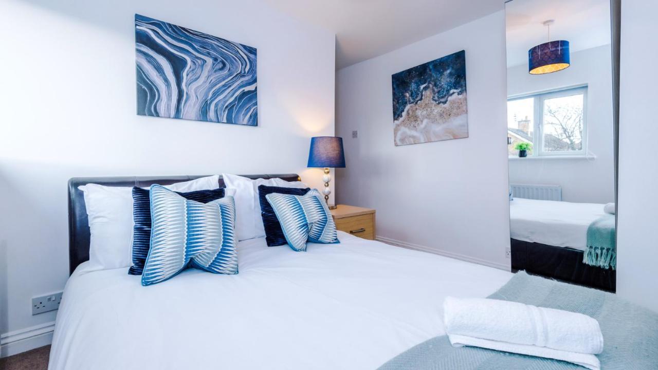 Newhall Road - 4 Bedroom Chester Home - Parking Wervin Экстерьер фото