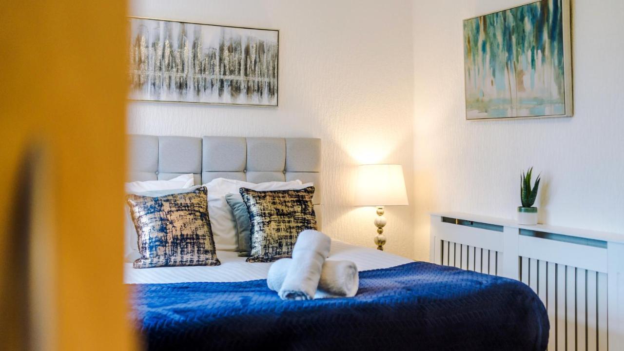 Newhall Road - 4 Bedroom Chester Home - Parking Wervin Экстерьер фото