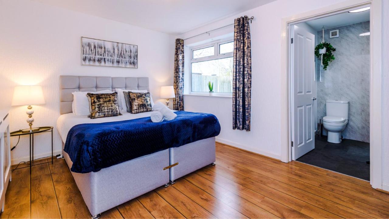 Newhall Road - 4 Bedroom Chester Home - Parking Wervin Экстерьер фото