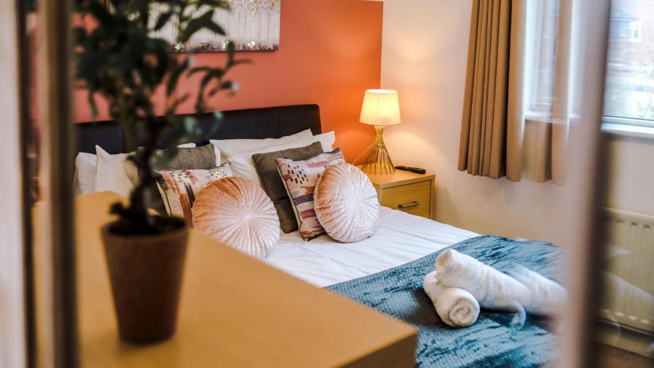 Newhall Road - 4 Bedroom Chester Home - Parking Wervin Экстерьер фото
